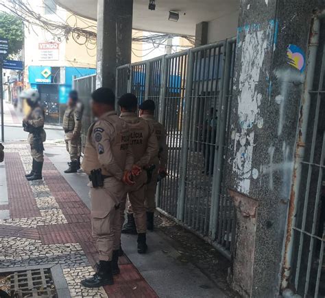 Homens Roubam Armas De Vigilantes Em Banco No Centro De Salvador