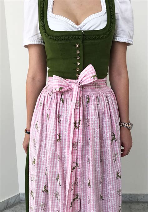 Dirndl Schleife Binden Das Bedeutet Sie Rechts Links Und In Der Mitte