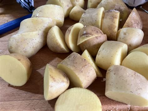 Knusprig würzige Kartoffelstücke aus dem Ofen glatzkoch de