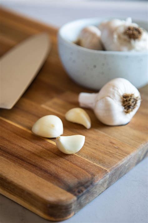 How To Peel Garlic