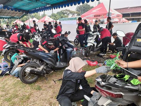 Membludak Ratusan Motor Motor Dapat Service Gratis Dari Tekiro ITS