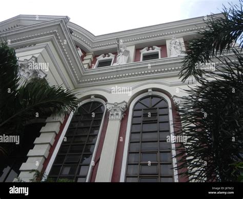 0549 Barangay Poblacion Mandaluyong City High School 01 Stock Photo - Alamy