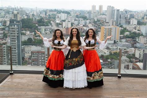 Carreata O Trio Divulga A Festa Nacional Da Uva Neste S Bado