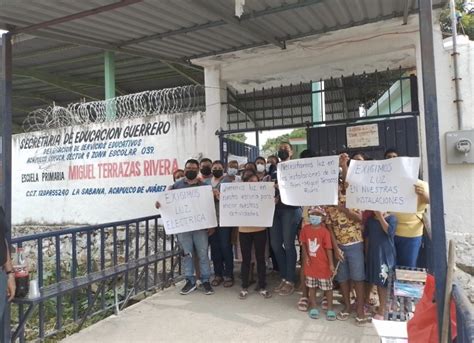 Protestan Los Padres De Una Primaria En La Sabana La Cfe Les Cort La