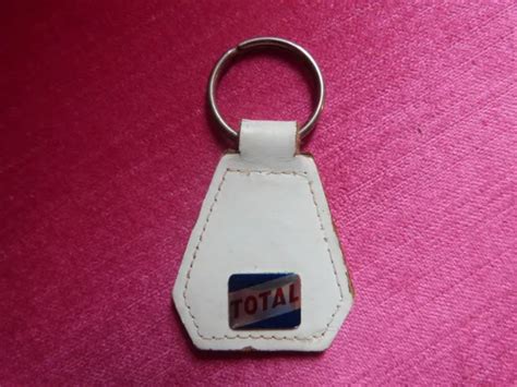 Ancien Porte Cl S Total Logo En M Tal Sur Fond Blanc Ann Es