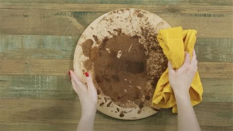 How To Clean A Pizza Stone Without Cracking It