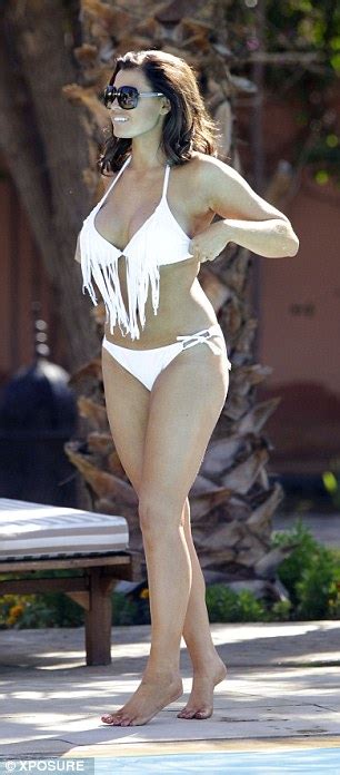 Jessica Wright In Bizarre Bikini Fail Daily Mail Online