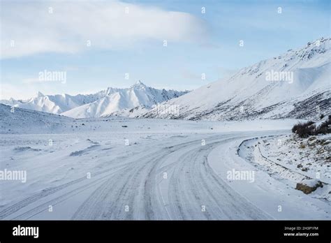 Road On Snow Covered Plateau Stock Photo Alamy