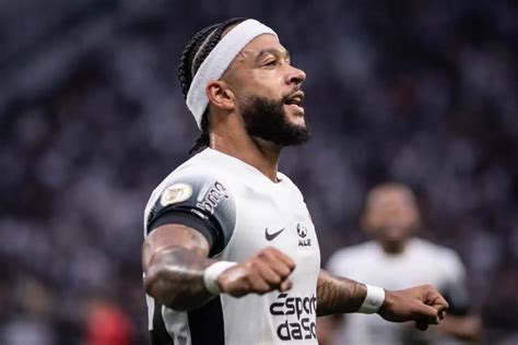 Contrata O De Depay Do Corinthians Chega Voando Em Rival