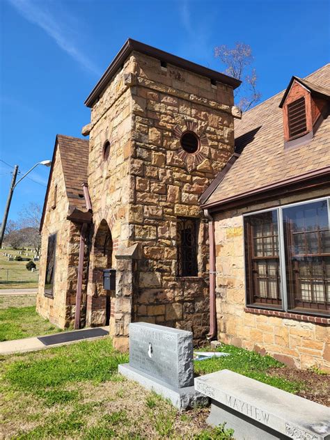 Guides explain how to find specific plots in forest hill cemetery easily