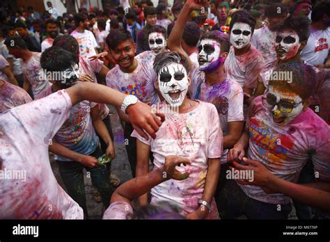 Fagu Purnima Fotos Und Bildmaterial In Hoher Auflösung Alamy