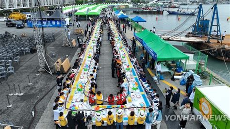 완도 장보고수산물축제 빗속에도 인파 몰려 연합뉴스