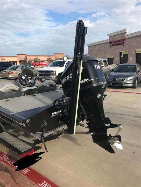 Bass Pro Shops Tracker Boat Center - 2501 Bass Pro Dr, Grapevine, TX ...