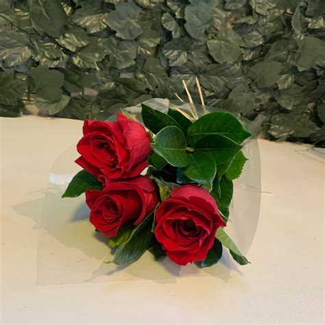 Buquê de 3 Rosas Vermelhas Floricultura 4R