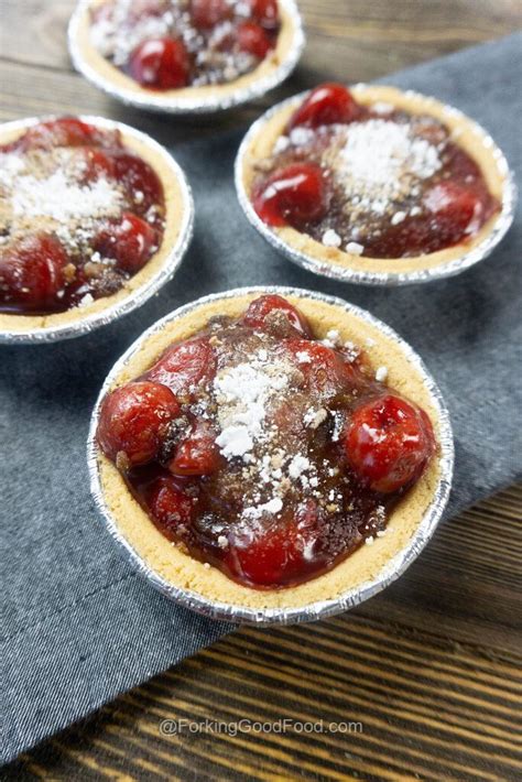 Mini Cherry Pie With Crumble Topping