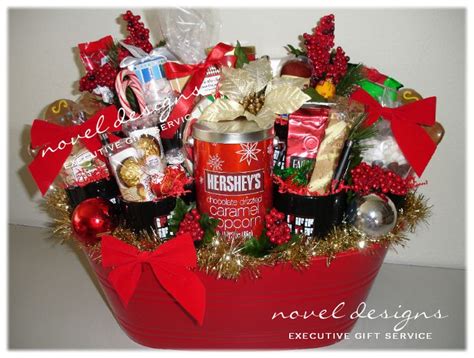 40 Christmas Gift Baskets Ideas | Christmas food gift baskets, Christmas gift baskets, Candle ...