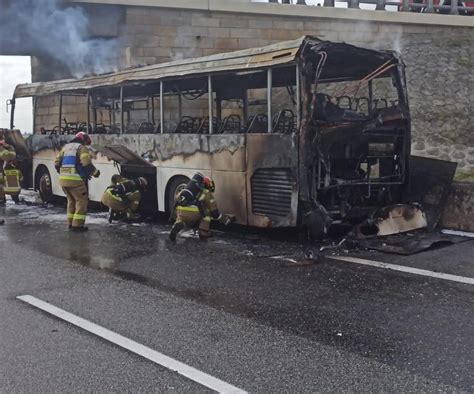 Autostrada A4 Pożar autokaru z wycieczką szkolną Jedna osoba