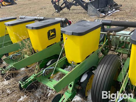 John Deere Maxemerge 2 3 Pt 12 Row Corn Planter Bigiron Auctions