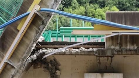 Crolla Un Ponte Dopo Le Piogge Torrenziali In Cina Morti E