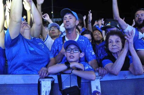 Caravana do Cruzeiro em Conselheiro Lafaiete presença de Ronaldo