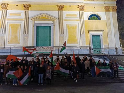 Il Portico A Cava De Tirreni Il Presidio Per La Palestina In Piazza