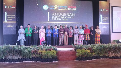 Unismuh Makassar Terima 11 Penghargaan Dalam Anugerah Perguruan Tinggi Lldikti Ix Tahun 2024