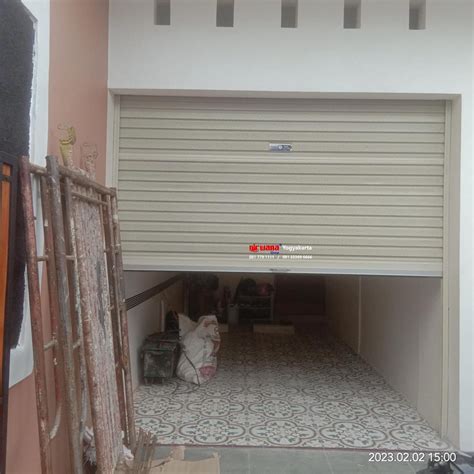 Pemasangan Pintu Rolling Door One Sheet Full Perforated Di Gedungkiwo