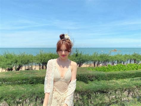 Hari Won diện bikini xinh hết phần thiên hạ