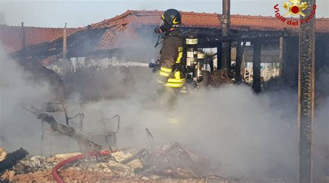 Grave Incendio Distrugge Stabilimento Balneare A Forte Dei Marmi