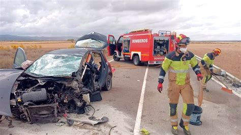 Muere Un Hombre Al Salirse De La V A El Turismo Que Conduc A Y Chocar