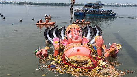 Khairatabad Ganesh Nimajjanam In Tank Bund Khairatabad Ganesh India