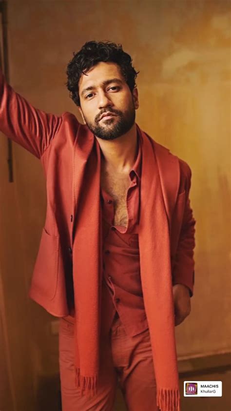 Aninda Khan Adl Kullan C N N Vicky Kaushal Panosundaki Pin