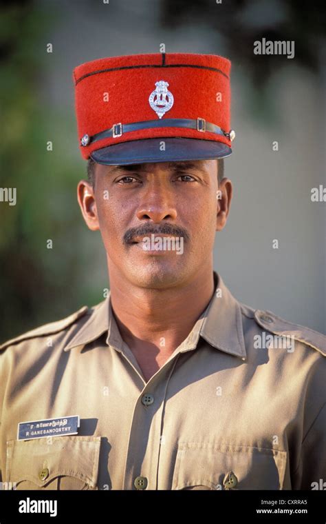 Policeman Wearing Uniform Hi Res Stock Photography And Images Alamy