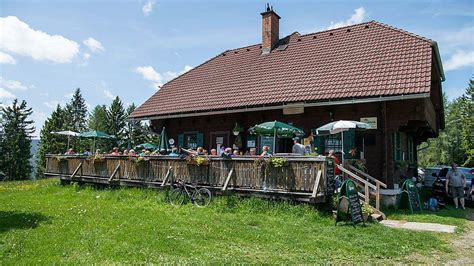 Bruck Schutzhaus am Hochanger eröffnet mit neuem Pächter