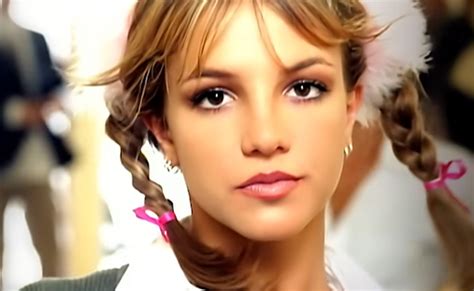 La Historia Detrás Del éxito De Spears Baby One More Time Fm