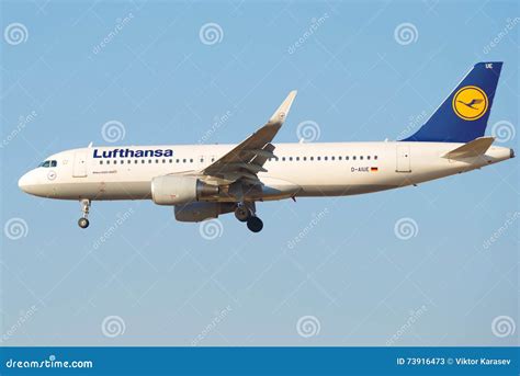 Airbus A D Aiue Of Airline Lufthansa Close Up On Final