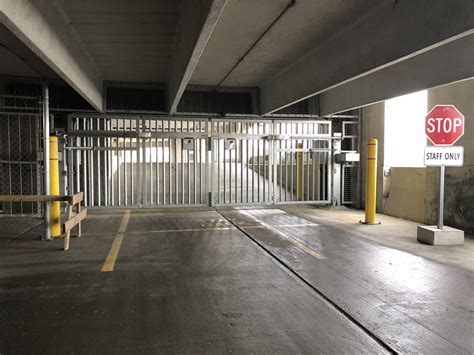 An essential guide to the Lynnwood transit center parking and gates 15