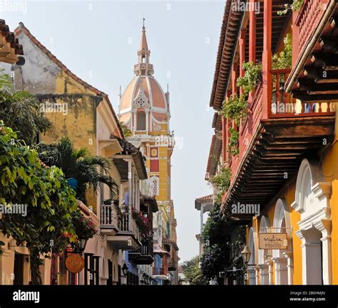 Catedral De Cartagena Y Arquitectura Colonial Dentro De La Ciudad Vieja