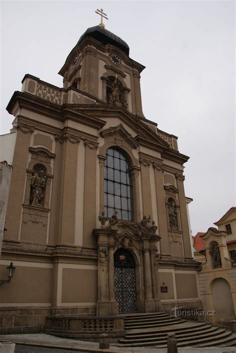 Praha vojenský kostel sv Jana Nepomuckého Hradčany