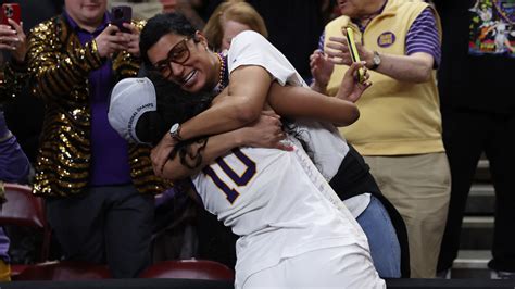 Lsu Star Angel Reese S Mom Wants Fans To Stop Sliding Into Her Dms