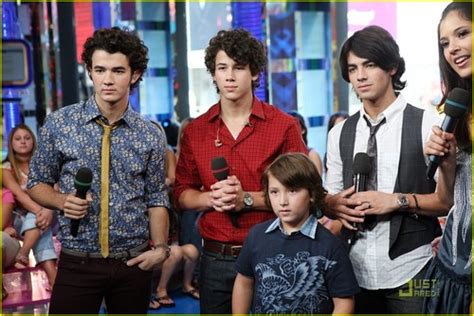 Jonas Ep 16 Forgetting Stellas Birthday The Jonas Brothers Image