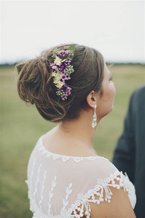 Fresh Flower Hair Decoration Brooke Courtney Photography Theknot