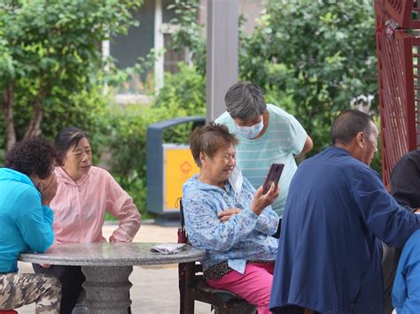 88秒｜老年版手机银行来啦！山东这样助老年人跨越“数字鸿沟” 封面新闻