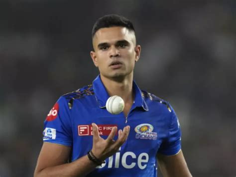 Ipl 2023 Arjun Tendulkar अर्जुन तेंदुलकर को कुत्ते ने काटा अगले मैच