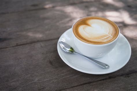 Fã de espresso Saiba como preparar um saboroso café macchiato em casa