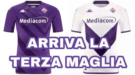 Domani la terza maglia Fiorentina sarà di colore blu con scudetto e