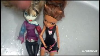 Compilation orina en mis muñecas monsterhigh XVIDEOS
