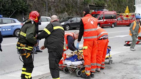 Ragazzina Di 12 Anni Investita E Uccisa Mentre Passeggia Con Le Amiche