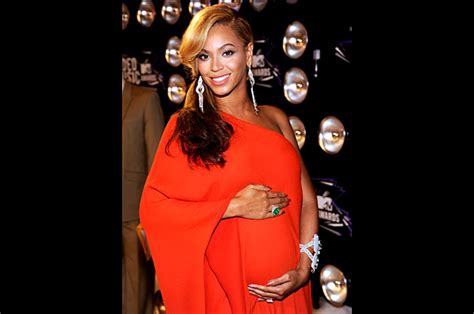 Beyonce Announces Pregnancy