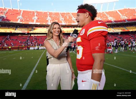 Fox Personality Erin Andrews Interview Kansas City Chiefs Quarterback